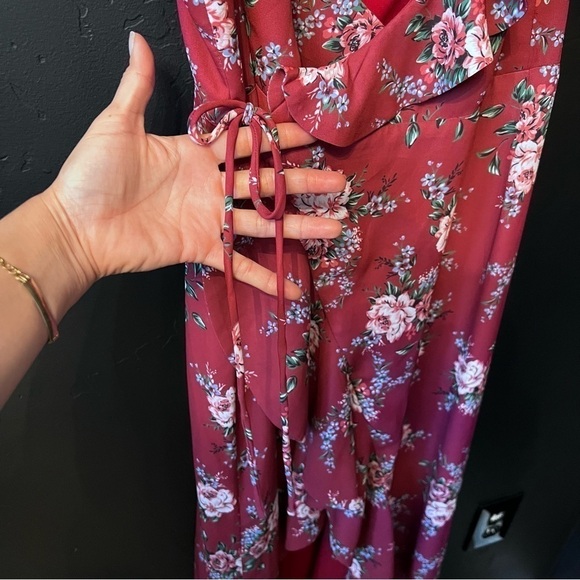 Fame & Partners Floral Ruffle Wrap Dress Size: 6 Color: burgundy/ floral print - Picture 7 of 12